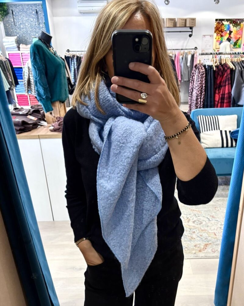Echarpe bleue lavande